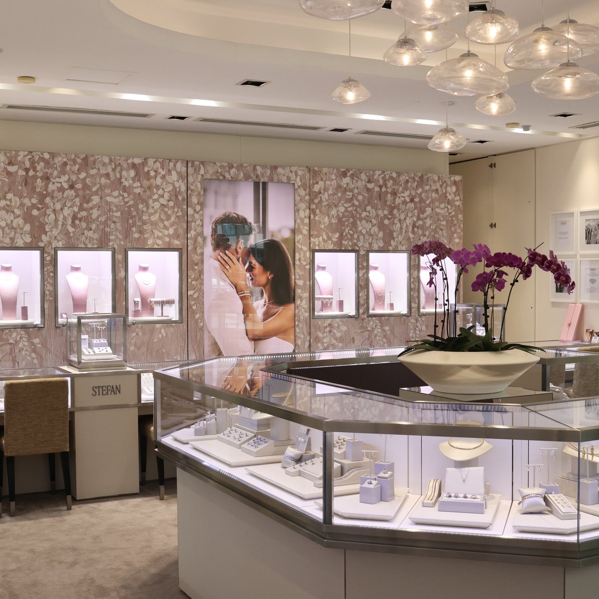 Stefan Diamonds showroom, The Booking